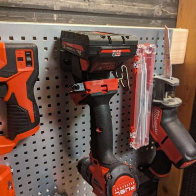 3D-printet 2-i-1 værktøjsholder til Milwaukee M18 med batteriholder