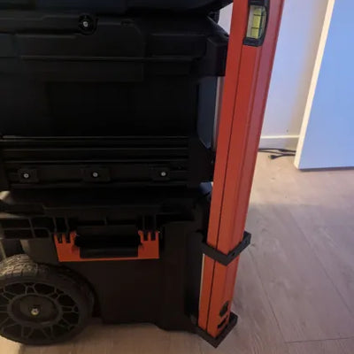 3D-printet vaterpas-holder til Milwaukee Packout skinner