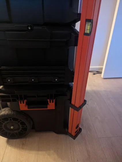 3D-printet vaterpas-holder til Milwaukee Packout skinner