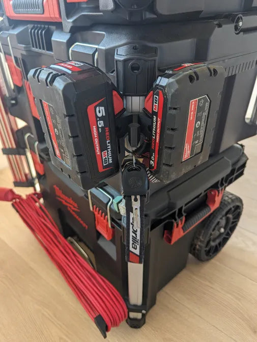 3D-printet M18 batteribeslag til Milwaukee Packout skinner