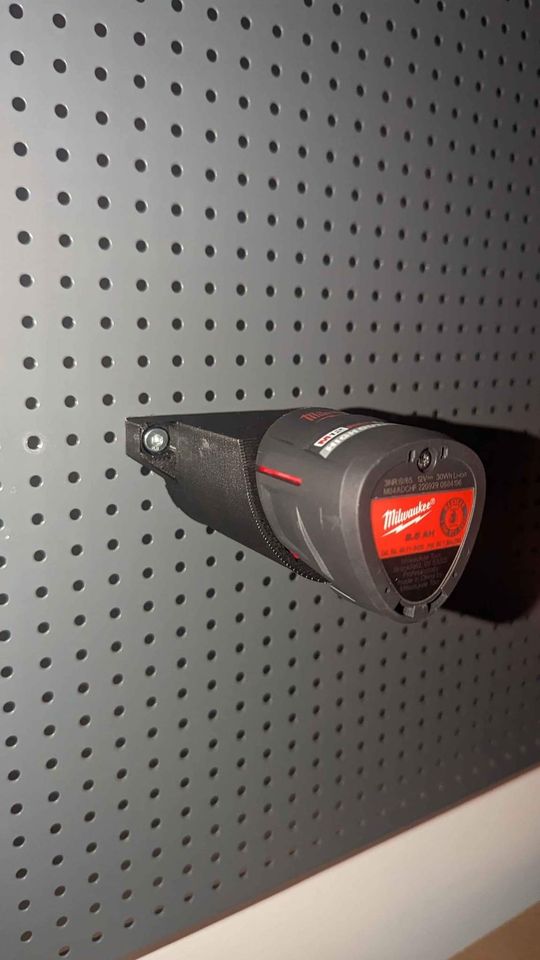 3D-printet batteriholder til Milwaukee M12 batteri