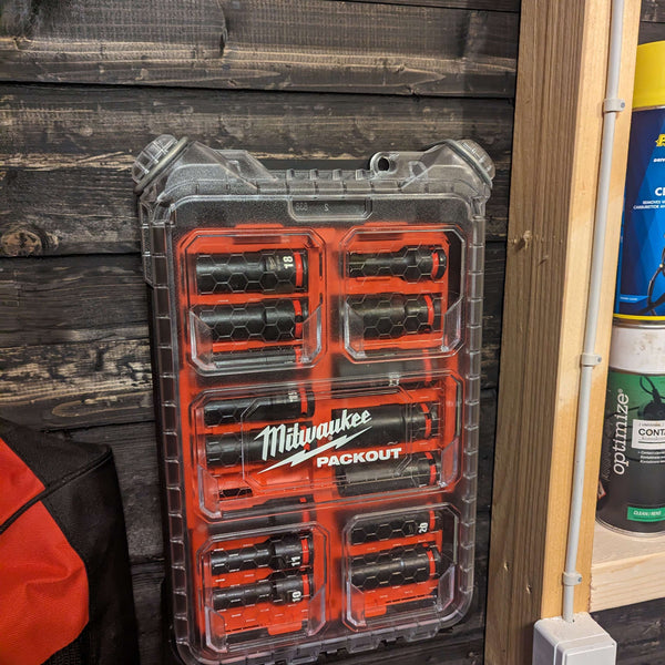 3D-printet vægophæng til Milwaukee Packout kasse på væg